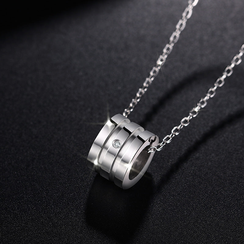 Lab-Grown Diamond Necklace Comes in Silver and Rose gold - Detail View - Vowmira lab-grown diamond jewelry