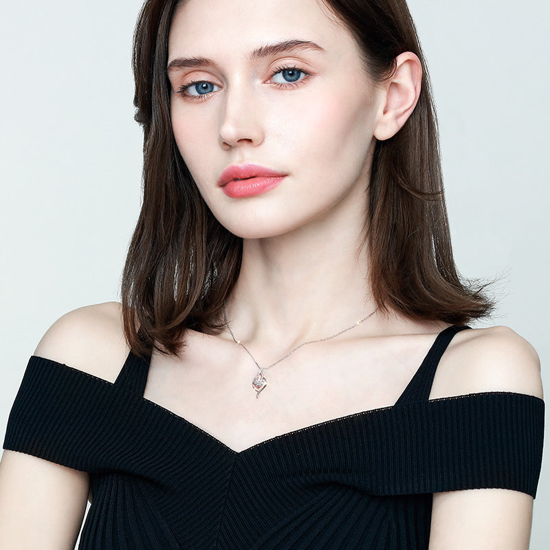 The Prettiest Necklace 1 Carat Lab-Grown Diamond Pendant Necklace For Women - Lifestyle View - Vowmira lab-grown diamond jewelry