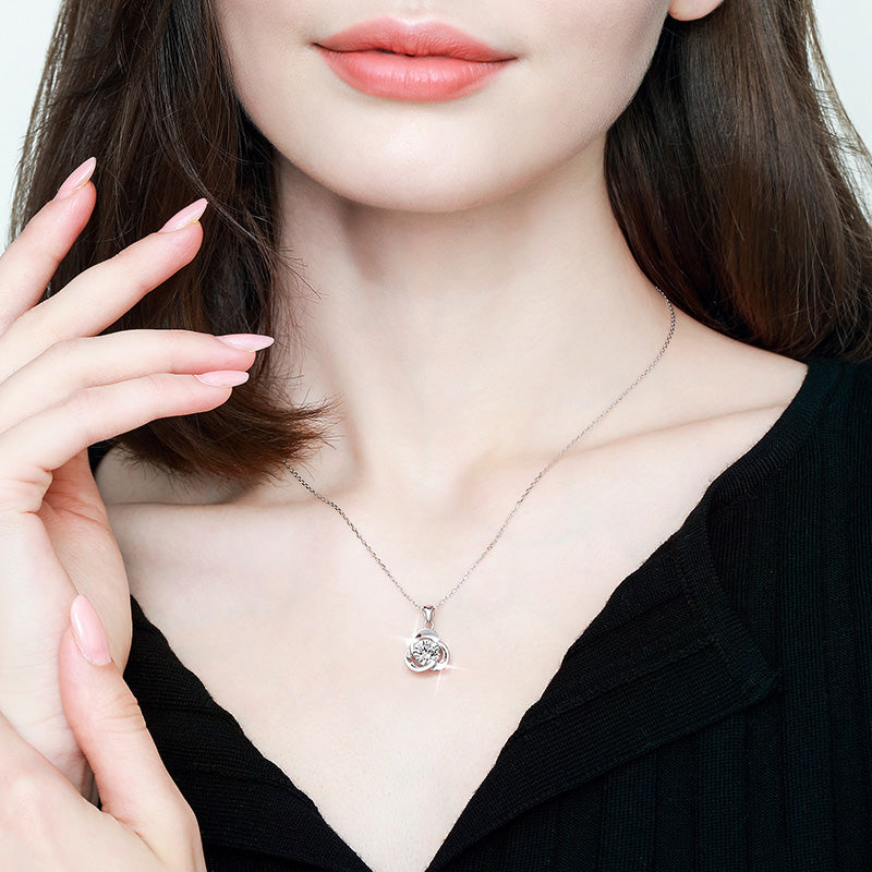 "Clover" Lab-Grown Diamond Pendant Necklace - Detail View - Vowmira lab-grown diamond jewelry